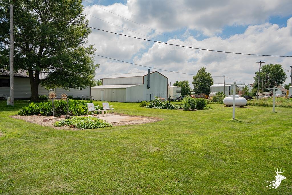 Spacious Ranch Style Home – Small Town Living!